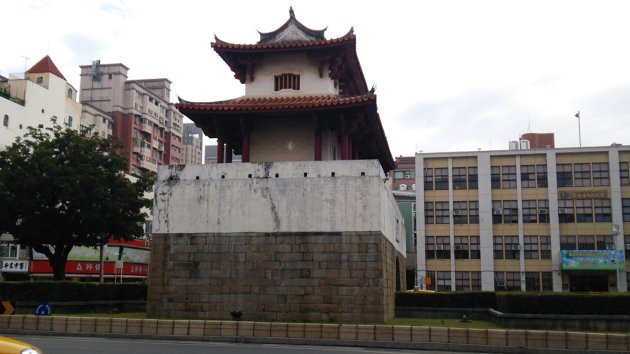 大東門（東安門、迎春門）の横側